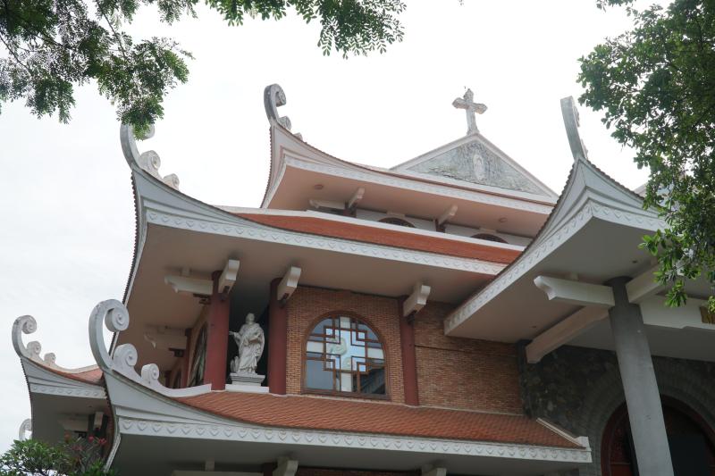 Nhà thờ có kiến trúc Á Đông, điểm nhấn là bảo tháp cao 9 tầng - Ảnh 4.