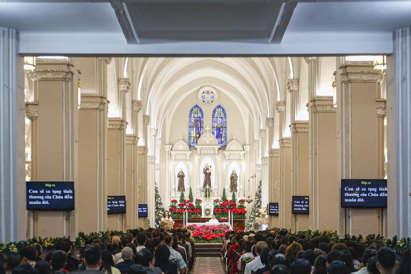 'Biển người' đổ về trung tâm Hà Nội đêm Giáng sinh- Ảnh 14.
