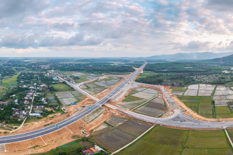 Hình hài cao tốc Quảng Ngãi - Hoài Nhơn trước ngày khánh thành 19.12 - Ảnh 8.