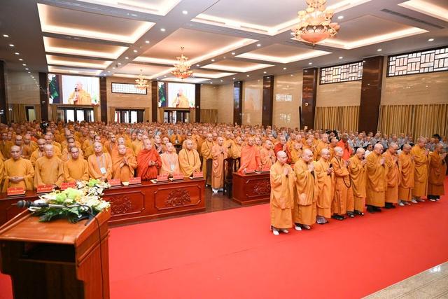 Phật giáo TP.HCM đóng góp hơn 900 tỉ chăm lo an sinh xã hội năm 2025 - Ảnh 1.