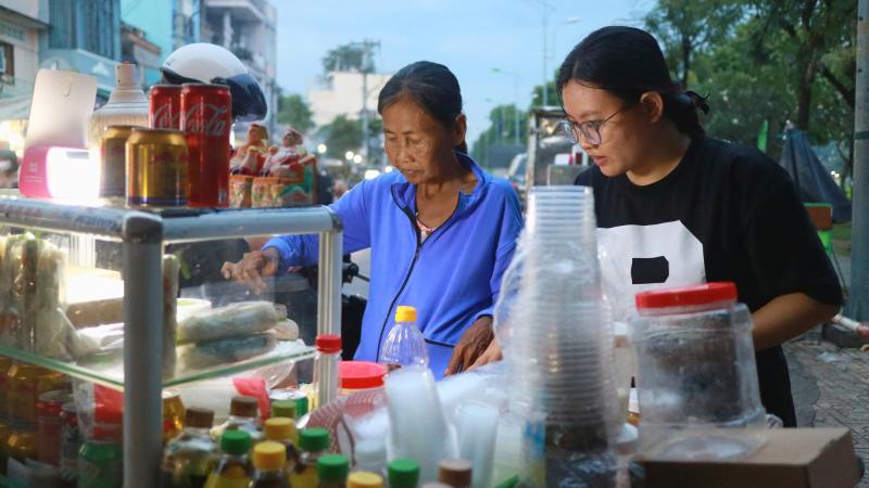 Niềm vui của người mẹ suy thận - Ảnh 2.
