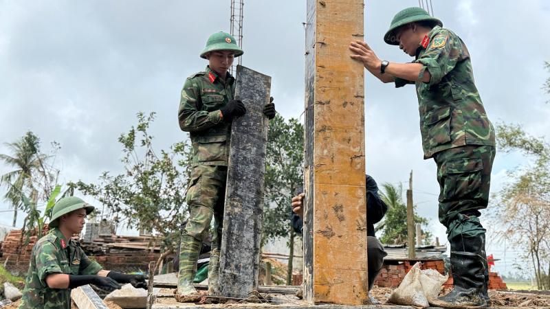 Rốn lũ Hòa Thịnh gượng dậy từ đổ nát - Ảnh 1.