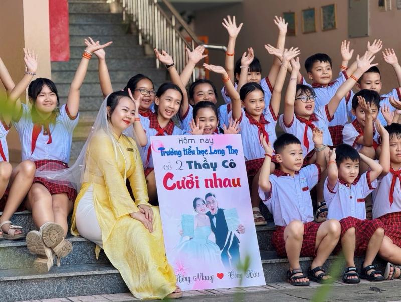 'Trường tiểu học có 2 thầy cô cưới nhau' gây sốt - Ảnh 1.