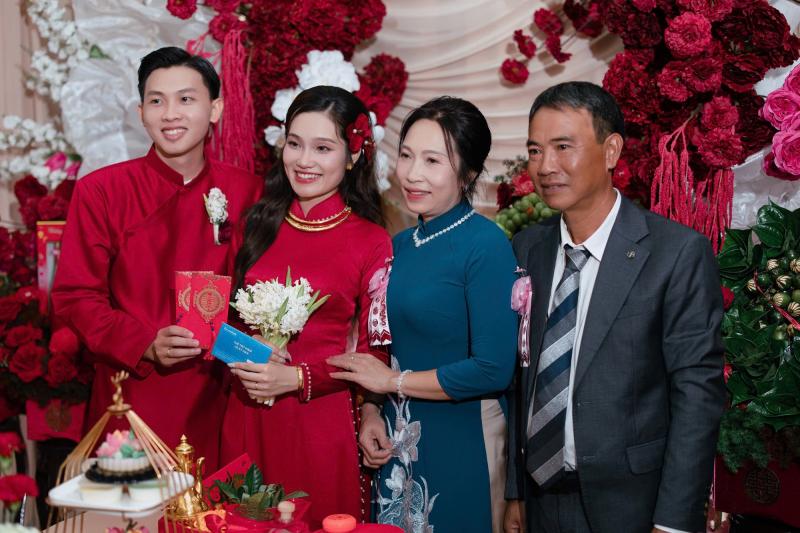Món quà đặc biệt mẹ dành cho cô dâu trong ngày cưới đầy cảm xúc - Ảnh 2.