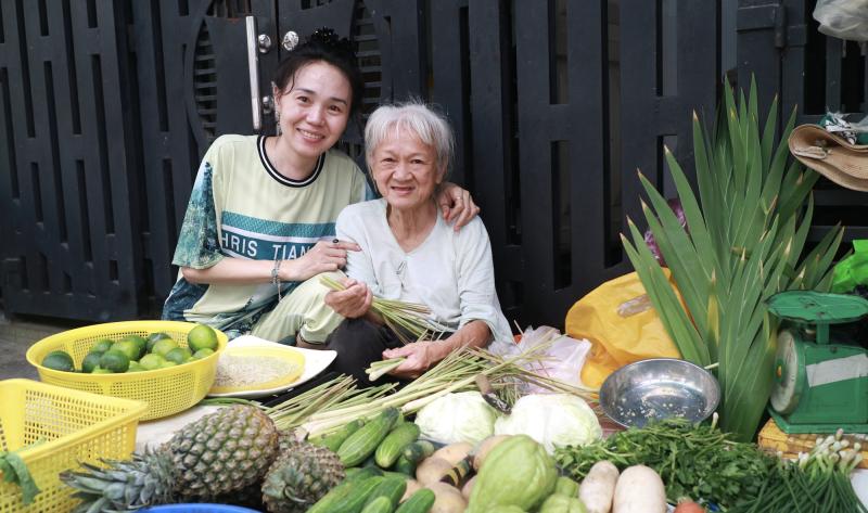 Niềm hạnh phúc của bà tiên bán rau ở TP . HCM và câu chuyện giản dị - Ảnh 3.