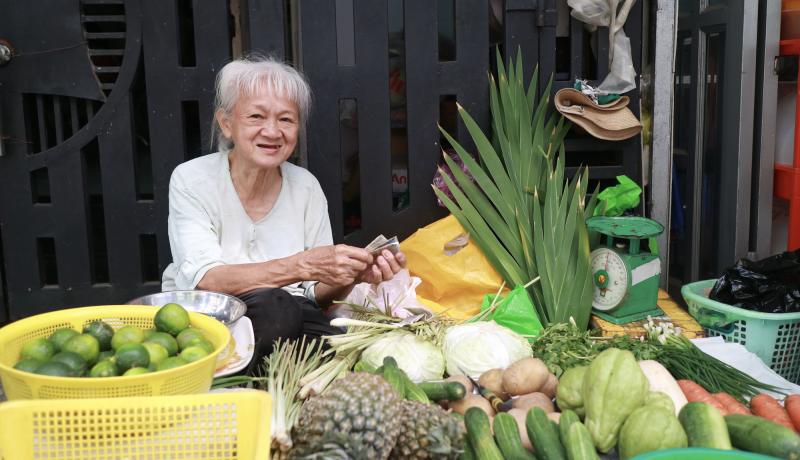 Niềm hạnh phúc của bà tiên bán rau ở TP . HCM và câu chuyện giản dị - Ảnh 4.