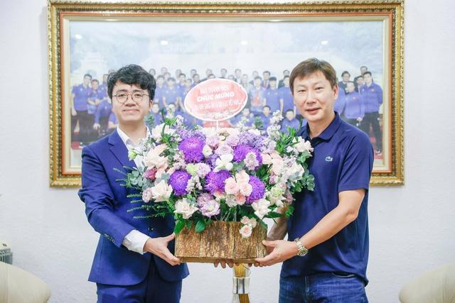 4 cuộc phỏng vấn của PV Thanh Niên và HLV Kim Sang-sik: Con người khác phía ngoài sân cỏ- Ảnh 4.