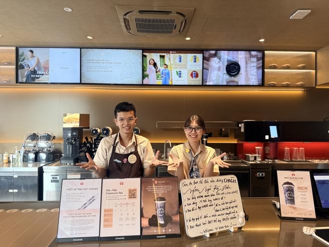 Quán trà sữa của người điếc trung tâm TP.HCM: 'Chúng tôi có thể không nghe được bạn' - Ảnh 5.