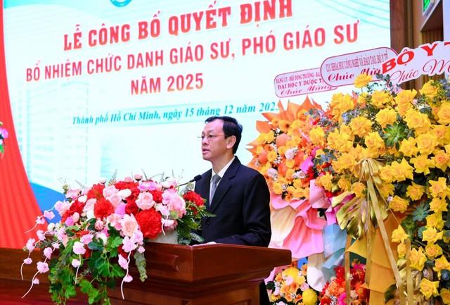 Trường ĐH Y dược TP.HCM bổ nhiệm chức danh PGS cho Thứ trưởng Bộ Y tế - Ảnh 1.