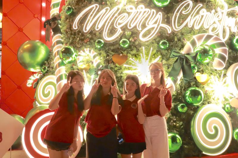 Còn 42 ngày nữa tới Giáng sinh: Góc sống ảo nào đang được ‘săn’ nhiều nhất - Ảnh 2.