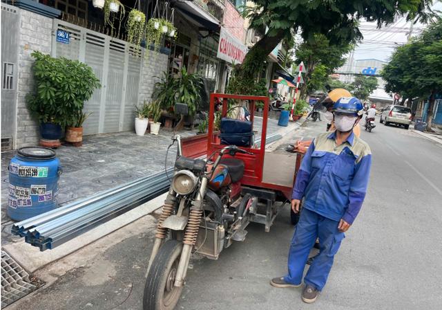 CSGT TP.HCM mạnh tay phạt xe 3 gác chở hàng cồng kềnh nghênh ngang đường phố- Ảnh 3.