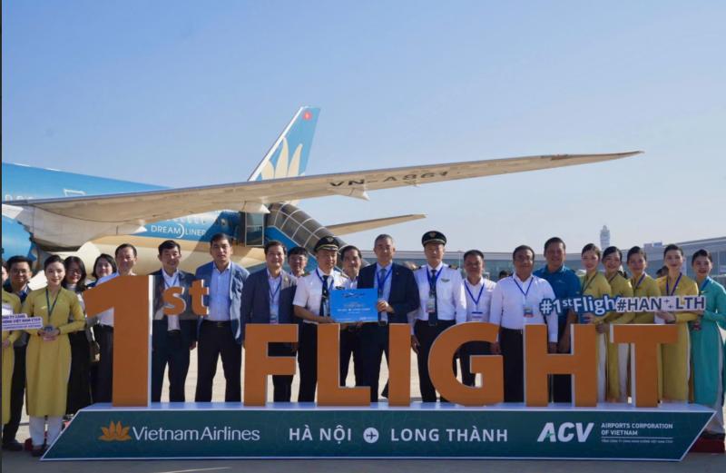 Những hành khách đặc biệt đầu tiên đáp xuống sân bay Long Thành - Ảnh 3.