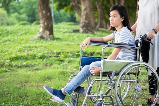 Cầu thủ Pháp cắt bỏ chân vì mắc não mô cầu: Bệnh rình rập người trẻ khỏe - Ảnh 2.