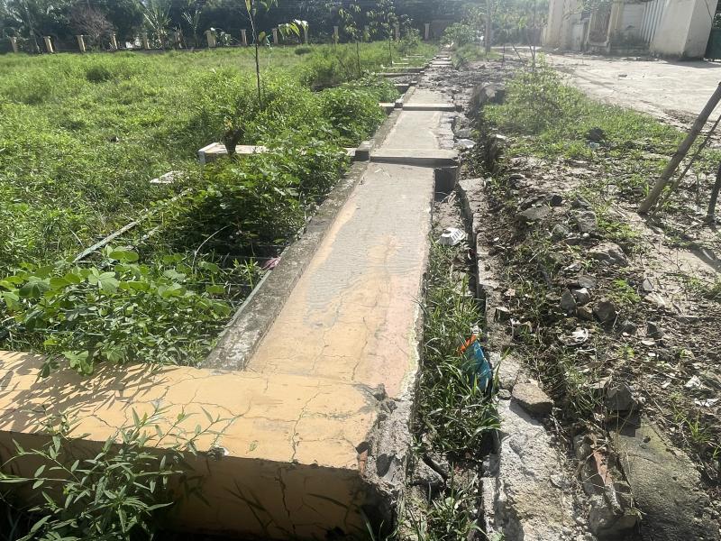 Nhiều công trình ở Nha Trang lộ 'không sắt' sau khi ngã đổ trong lũ- Ảnh 3.