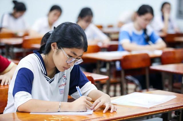 Tuyển sinh lớp 10: Nên thi hay xét tuyển để giảm áp lực cho học sinh? - Ảnh 2.