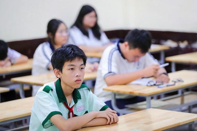 Tuyển sinh lớp 10: Nên thi hay xét tuyển để giảm áp lực cho học sinh? - Ảnh 1.