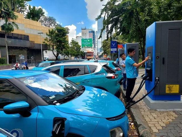 Thiếu trạm sạc, sẽ không ai mua xe 'xanh'- Ảnh 2.
