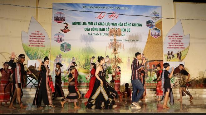 Đồng bào S’tiêng vui lễ hội mừng lúa mới trong tiếng giã gạo, cồng chiêng - Ảnh 13.