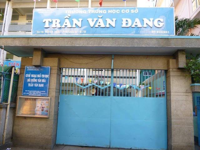 Giáo viên bắt học sinh ngủ sớm và dậy lúc 5 giờ sáng, là đúng hay sai? - Ảnh 1.