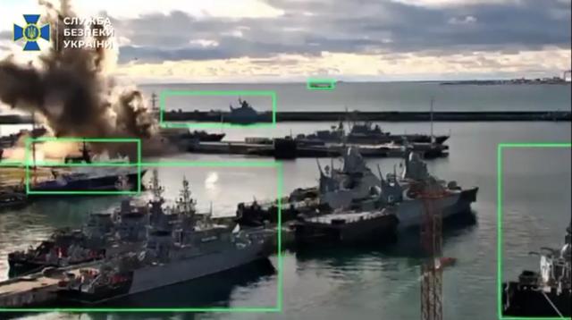 Ukraine tấn công tàu ngầm Nga ở biển Đen bằng drone lặn Lần đầu tiên - Ảnh 1.