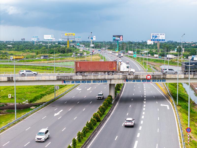 Cao tốc TP.HCM đi miền Tây trước ngày được mở rộng- Ảnh 3.