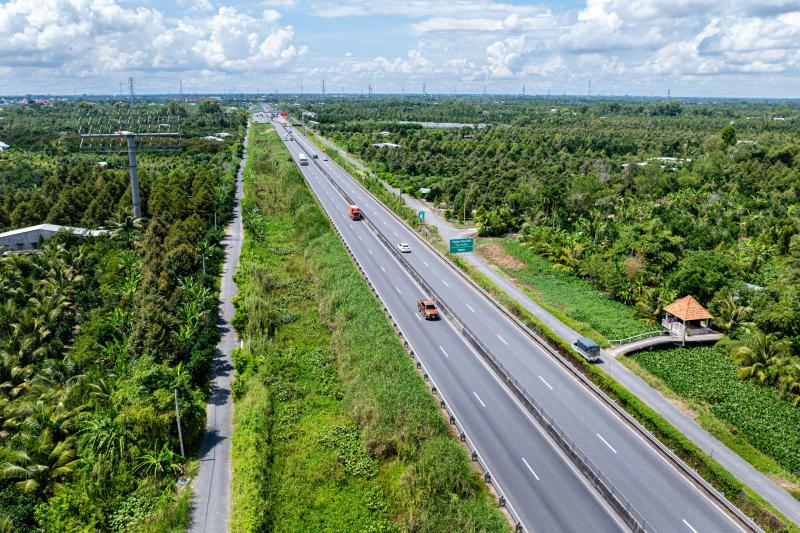 Cao tốc TP.HCM đi miền Tây trước ngày được mở rộng- Ảnh 1.