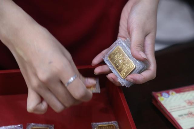 Giá vàng lập kỷ lục mới, người bán vàng từ năm 2026 sẽ nộp thuế ra sao?- Ảnh 1.