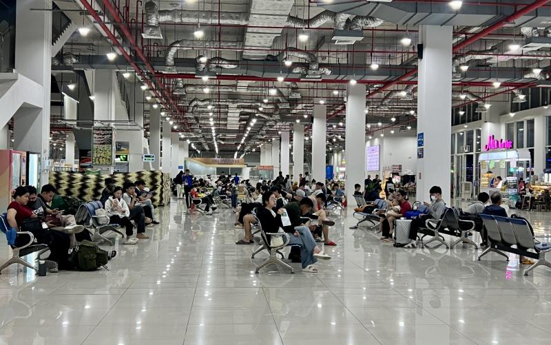 Bến xe Miền Đông mới vắng khách về quê nghỉ Tết Dương lịch, vì sao? - Ảnh 1.