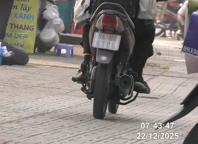 Tra cứu danh sách 107 xe máy đi trên vỉa hè Gò Vấp bị CSGT phạt nguội- Ảnh 3.