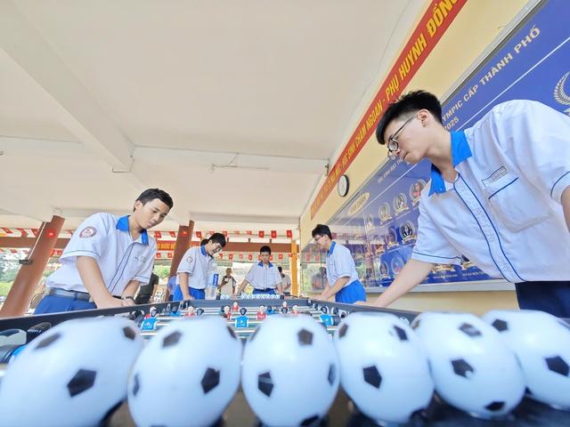 Singapore cấm học sinh dùng điện thoại từ đầu năm 2026, Việt Nam có nên áp dụng? - Ảnh 3.