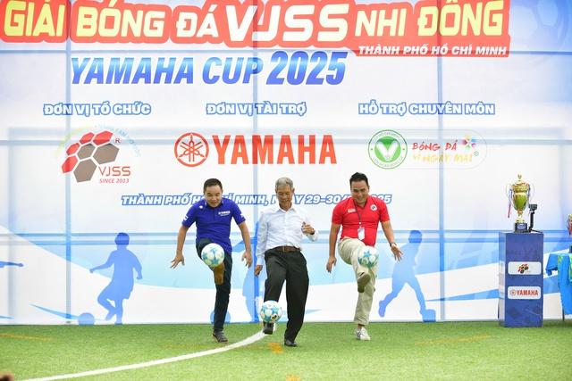 Tranh tài hấp dẫn ở giải bóng đá nhi đồng có thể thức lạ- Ảnh 2.