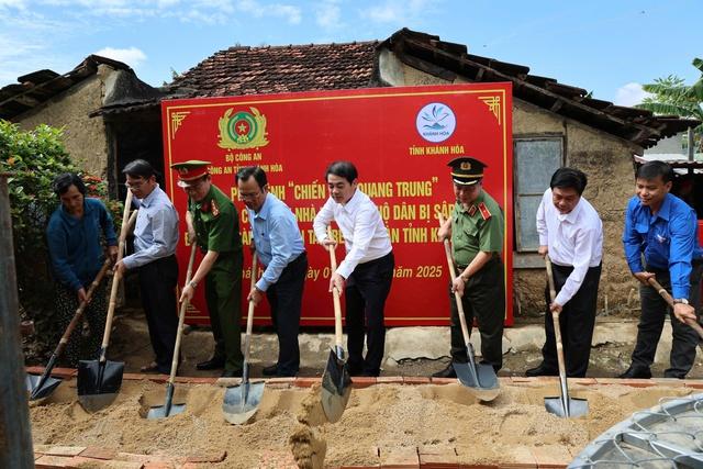 Công an khánh hòa khởi công xây nhà cho dân Trong Chiến dịch Quang Trung - Ảnh 1.