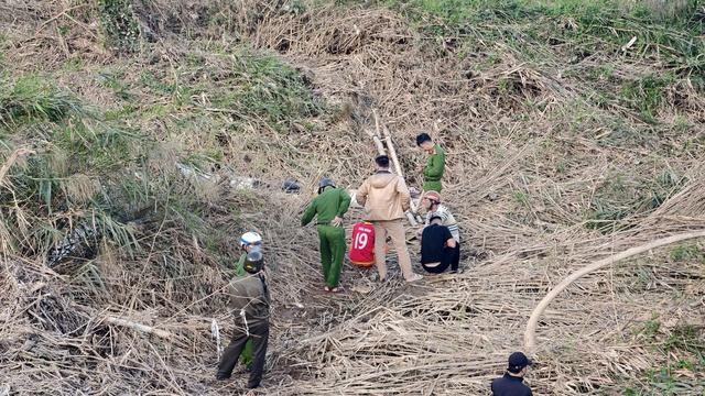 Công an điều tra nguyên nhân người đàn ông tử vong trên ghe ở sông Trà Khúc- Ảnh 1.