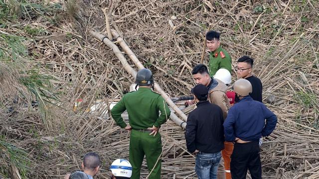 Công an điều tra nguyên nhân người đàn ông tử vong trên ghe ở sông Trà Khúc- Ảnh 2.