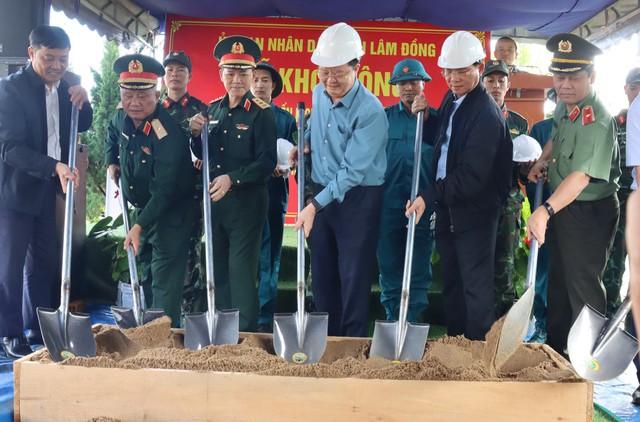 Lâm Đồng khởi động 'Chiến dịch Quang Trung', xây tặng dân xã D’Ran 4 căn nhà- Ảnh 1.