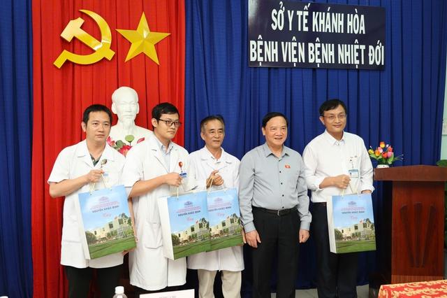 Phó chủ tịch Quốc hội Nguyễn Khắc Định thăm trường học và Bệnh viện tại khánh hòa - Ảnh 3.