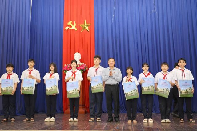 Phó chủ tịch Quốc hội Nguyễn Khắc Định thăm trường học và Bệnh viện tại khánh hòa - Ảnh 2.