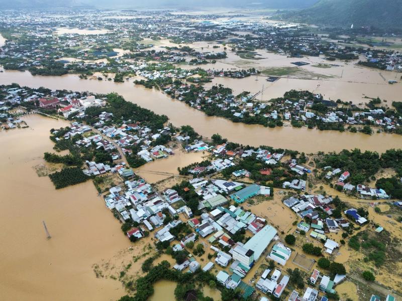 Khánh hòa: Nha Trang chạy lụt lần 4 do xả hồ chứa Am Chúa và Đắc Lộc - Ảnh 9.