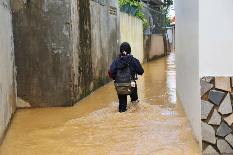 Khánh hòa: Nha Trang chạy lụt lần 4 do xả hồ chứa Am Chúa và Đắc Lộc - Ảnh 6.