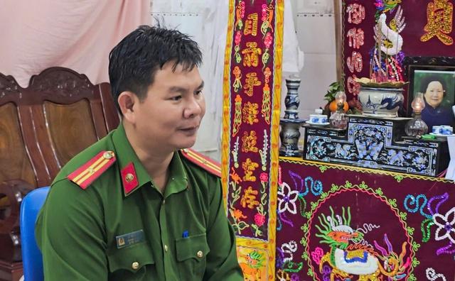 'Tim tôi như thắt lại': Nén nỗi đau riêng, chiến sĩ công an lao vào cứu dân giữa lũ dữ - Ảnh 3.