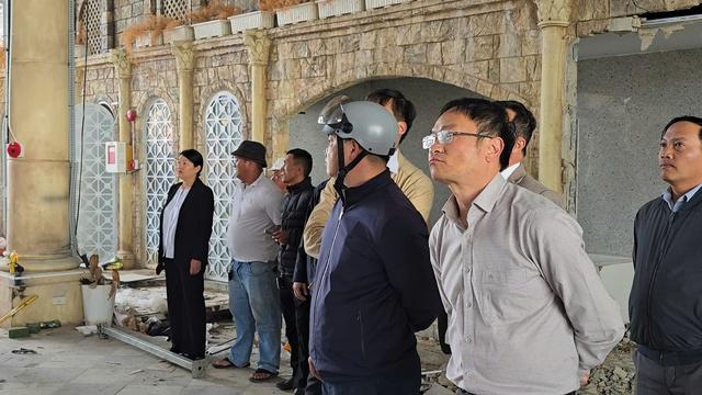 Bê tông sập đè mái nhà hàng ở Đà Lạt, một công nhân tử nạn- Ảnh 2.