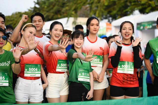 Nữ VĐV tạo ấn tượng ở giải Tiền Phong Half Marathon vì lý do đặc biệt- Ảnh 3.