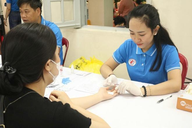 Tổng giám mục giáo phận TP.HCM kêu gọi hiến máu ở nhà thờ Đức Bà - Ảnh 1.