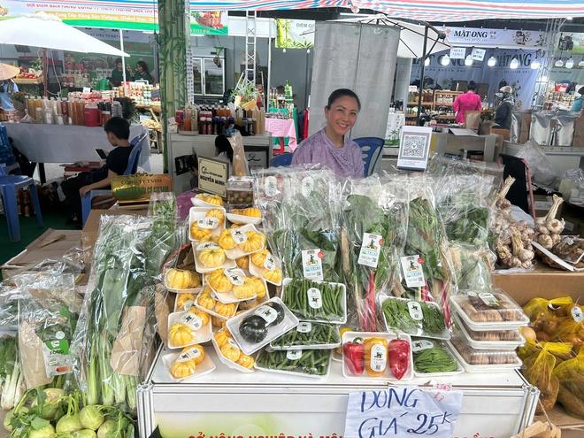 Không còn cảnh 'trên bến dưới thuyền', chợ phiên cận tết tại TP.HCM liệu còn tấp nập? - Ảnh 11.