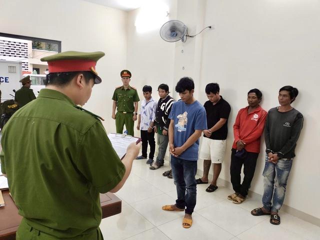 Khởi tố 7 người đào heo tiêu hủy do dịch bệnh, xẻ thịt bán ra thị trường - Ảnh 1.