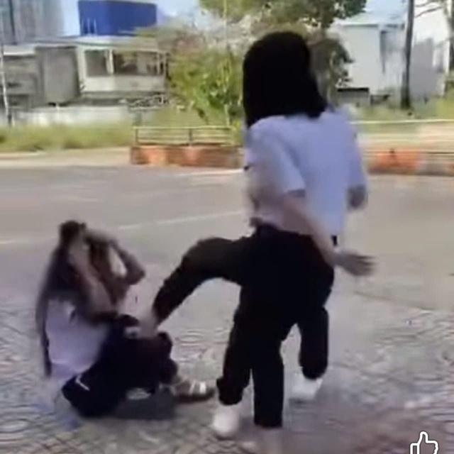 TP.HCM: Nữ sinh lớp 8 đánh nữ sinh lớp 6: Bồ tao sao mày tỏ tình - Ảnh 2.
