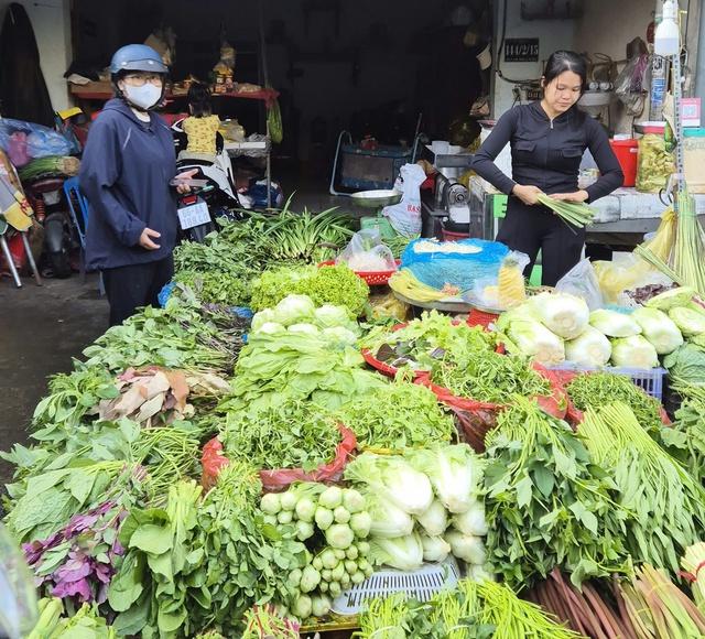 Cuối năm, giá thịt heo ở chợ tăng, người trẻ xoay xở thế nào? - Ảnh 3.