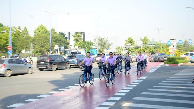 Khánh thành gần 6 km làn đường riêng cho xe đạp đầu tiên tại TP.HCM- Ảnh 2.