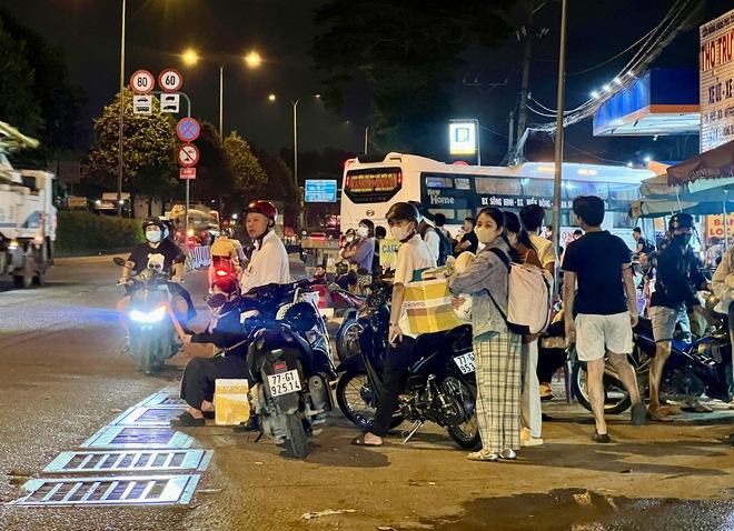 Bến xe Miền Đông mới vắng khách về quê nghỉ Tết Dương lịch, vì sao? - Ảnh 7.