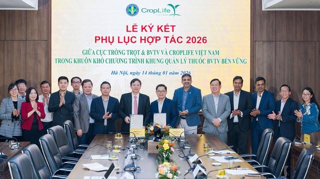 CropLife Việt Nam thúc đẩy sử dụng thuốc BVTV sinh học, công nghệ phun thuốc bằng drone - Ảnh 1.